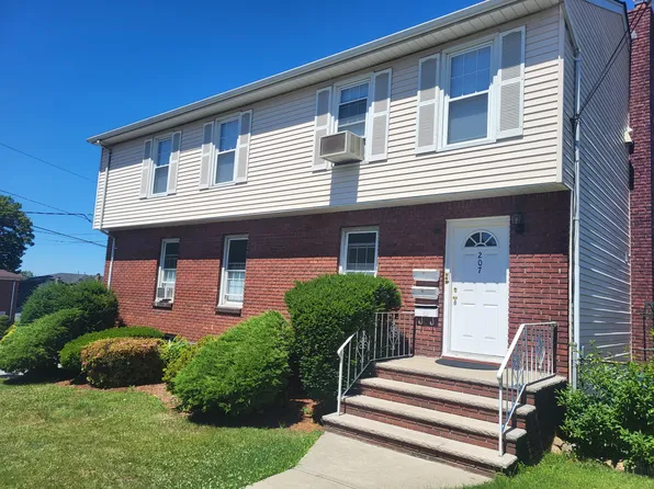 207 8th St #2F, Palisades Park, NJ 07650