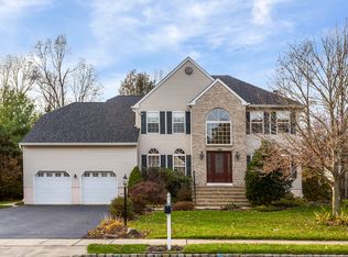 384 Meadowood Rd, Jackson, NJ 08527
