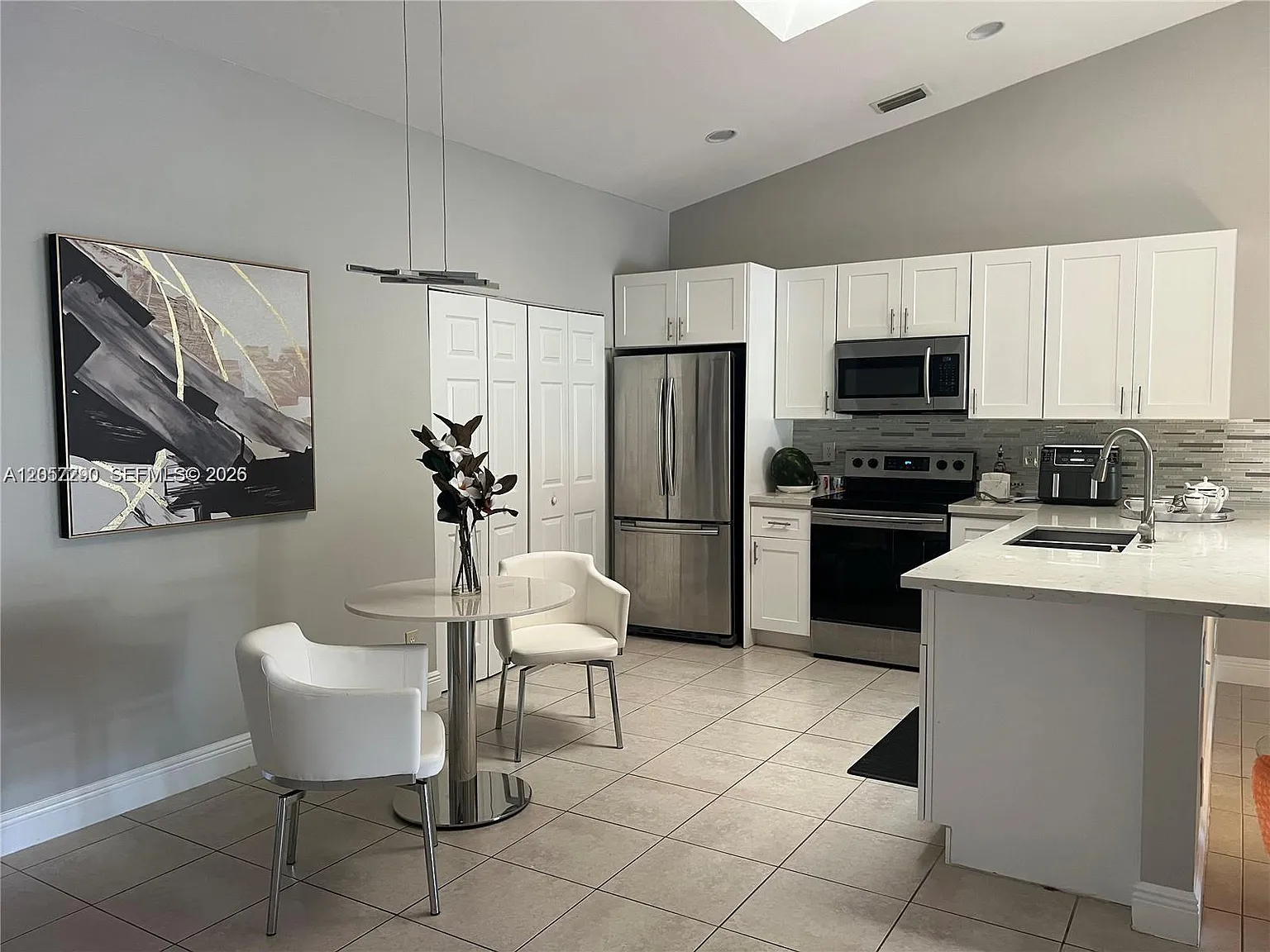 3 bed, 1544 sqft, $3,900 — Photo 2