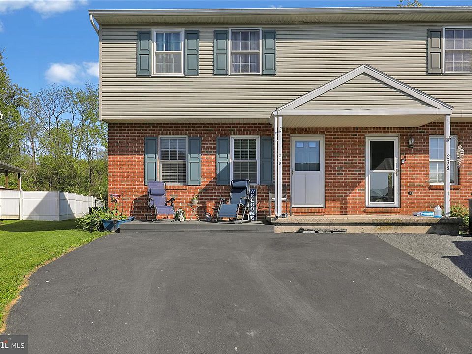 1st image of 240 Hickory Dr