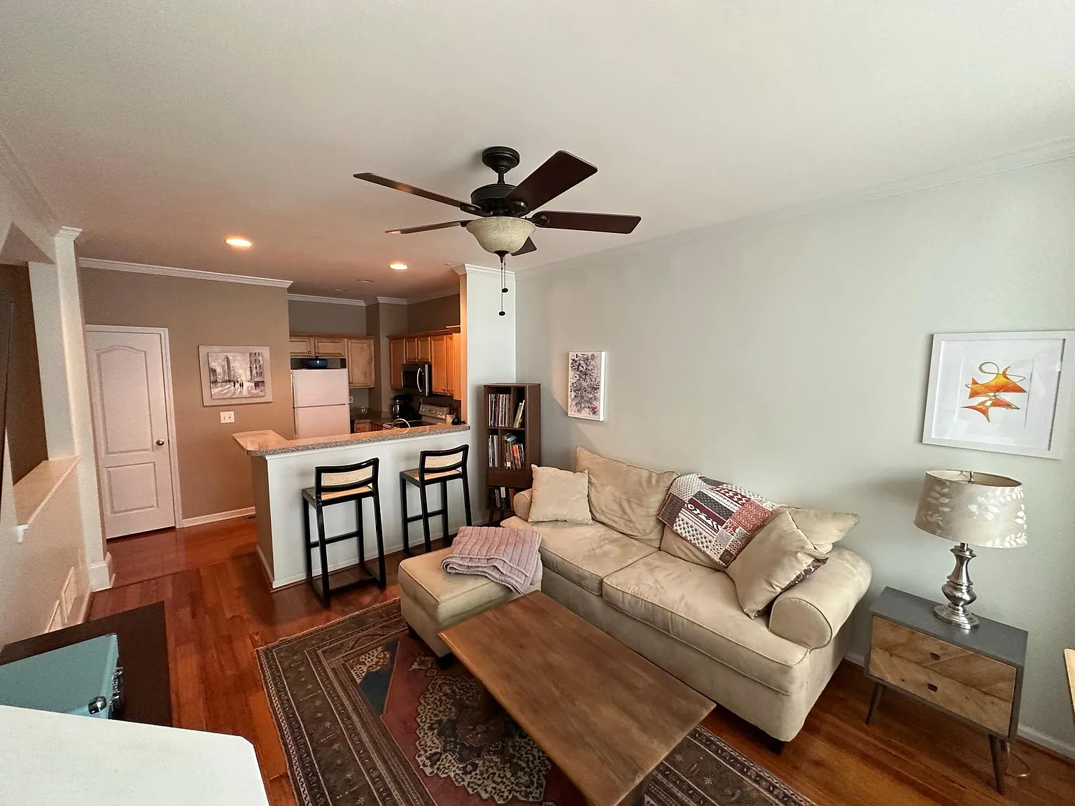 1 bed, 1.5 bath, 1000 sqft, $2,100 — Photo 3