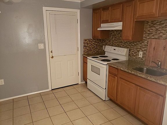 3rd image of 144-146 Littleton Ave Unit 2D
