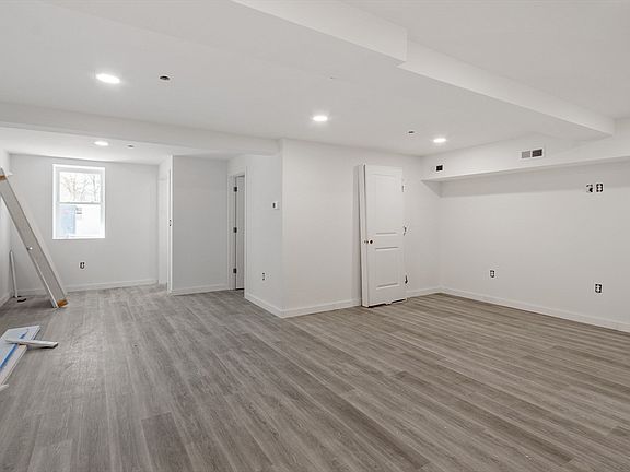 5th image of 50 Frankfort St #8