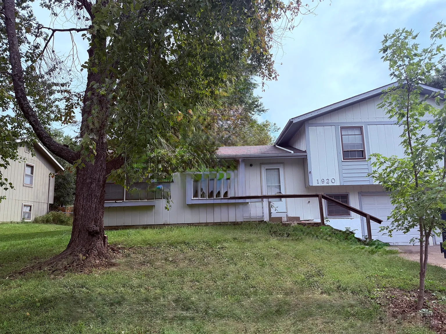 3 bed, 2000 sqft, $2,350 — Photo 2