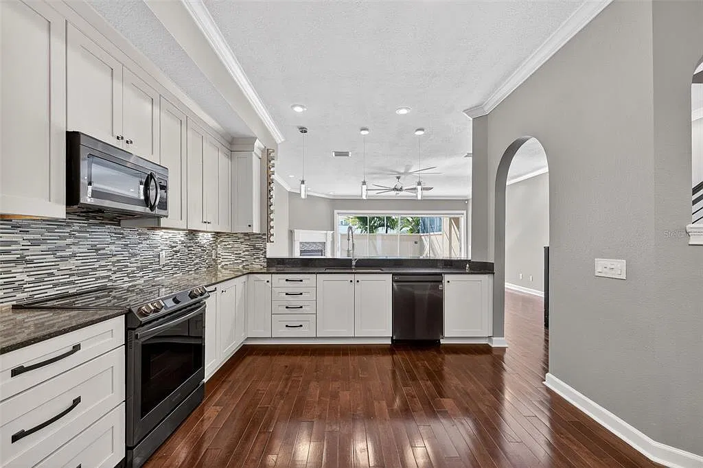 3 bed, 2.5 bath, 2998 sqft, $5,500 — Photo 4