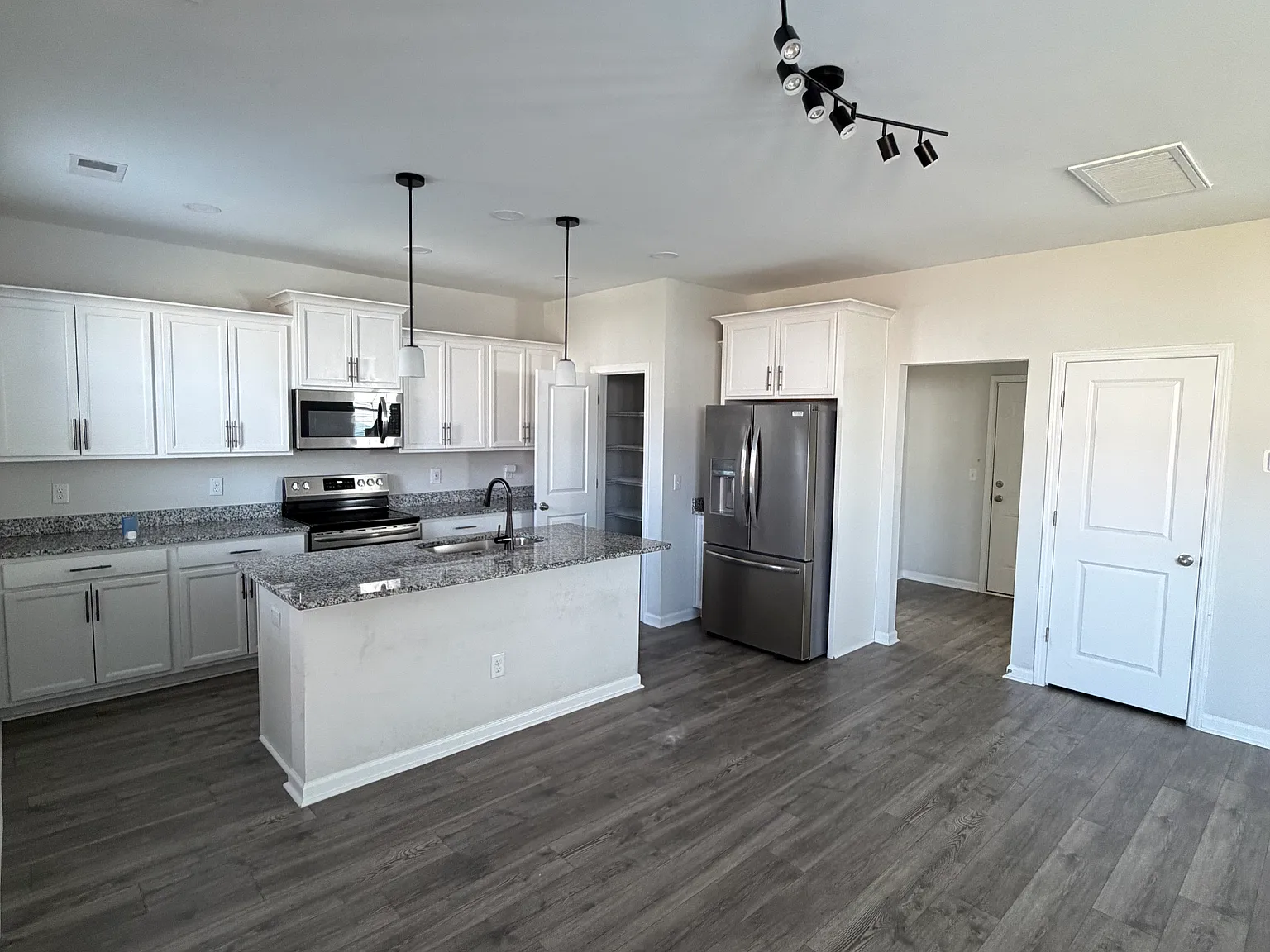 3 bed, 2.5 bath, 1703 sqft, $2,750 — Photo 4