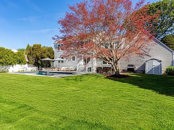 4th image of 28 Dundee Ln
