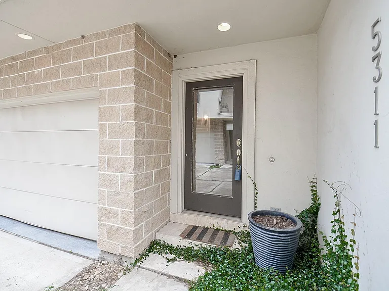 5311 Lillian St — Photo 3