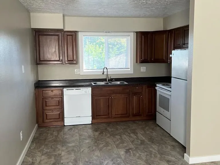 502 NE 78th Ave — Photo 16