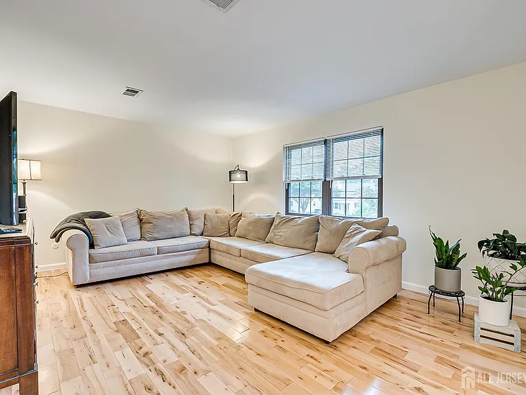 30 Prospect St #2 — Photo 9