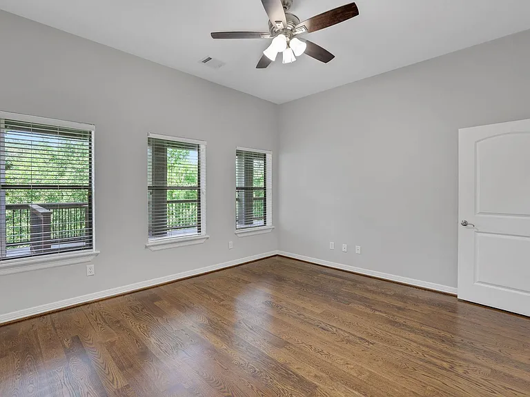 270 Lake Grove Dr — Photo 20