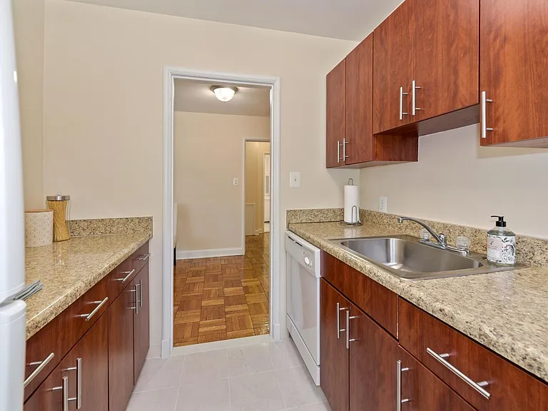 2724-40 Porter St NW — Photo 13