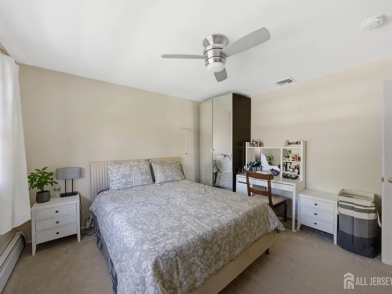 34 Ventnor Dr — Photo 16