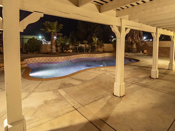 4th image of 4857 Essex Dr