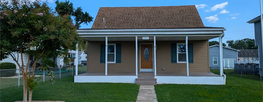 3 bed, 1.0 bath, 1008 sqft, $2,000 — Photo 1
