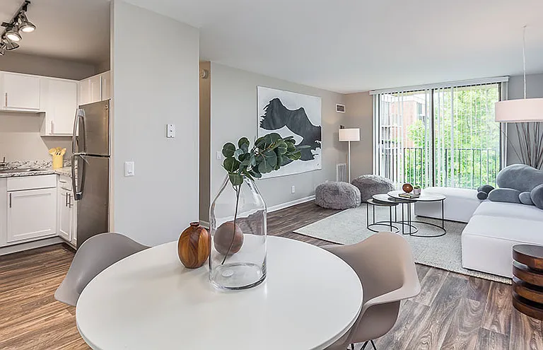 The Grove at Schaumburg Apartments — Photo 8