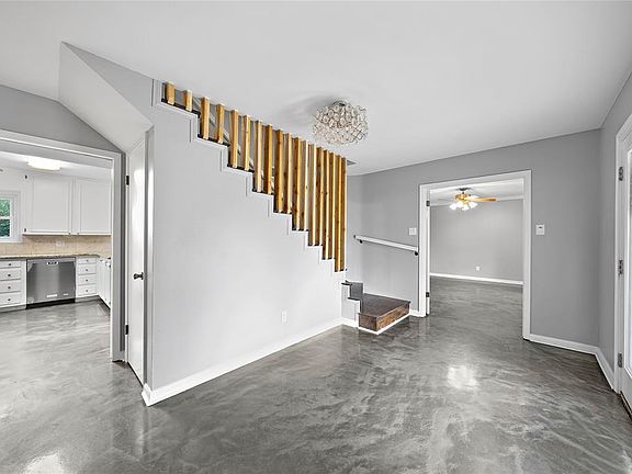 4th image of 308 Barracuda Ave