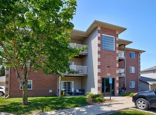 4110 100th St APT 1, Urbandale, IA 50322