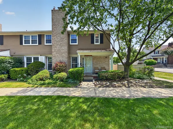 20830 W Glen Haven Cir, Northville, MI 48167