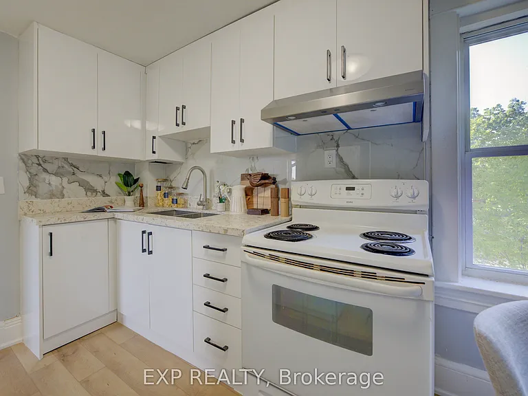 63 Brook St #UPPER — Photo 17