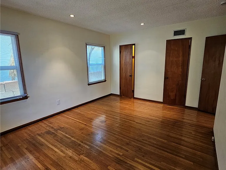 12627 Manor Dr — Photo 20