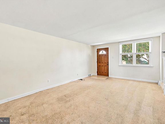4th image of 212 Gramercy Dr