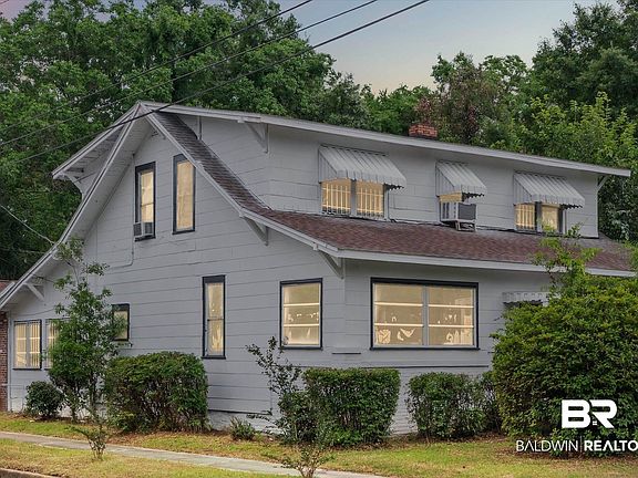 2nd image of 851 Marine St