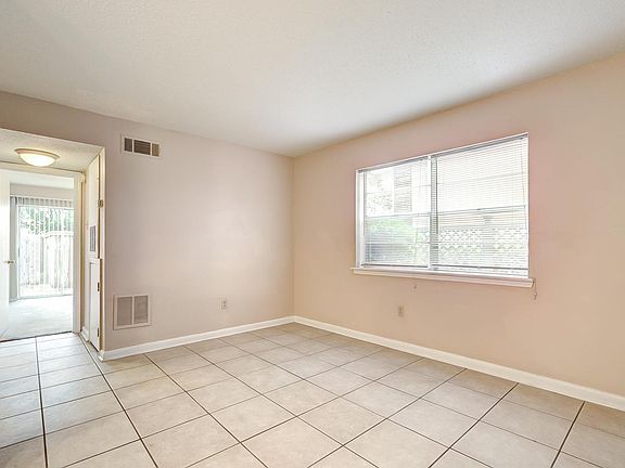 4th image of 4201 Belvedere St #111