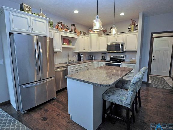 5th image of 605 Marie Dr