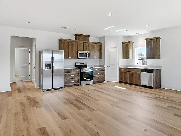 309 Railroad Ave — Photo 6
