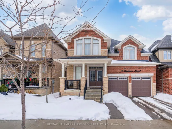 9 Toulouse St, Whitby, ON L1P 0J2