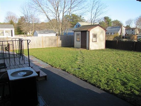 3rd image of 10 Munroe Dr