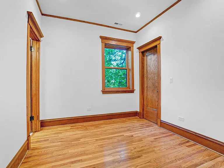 1233 N Hoyne Ave #2 — Photo 4