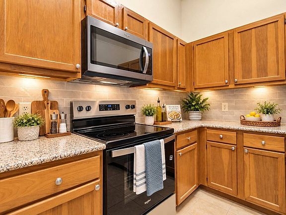 3rd image of 36 Navarra Ct