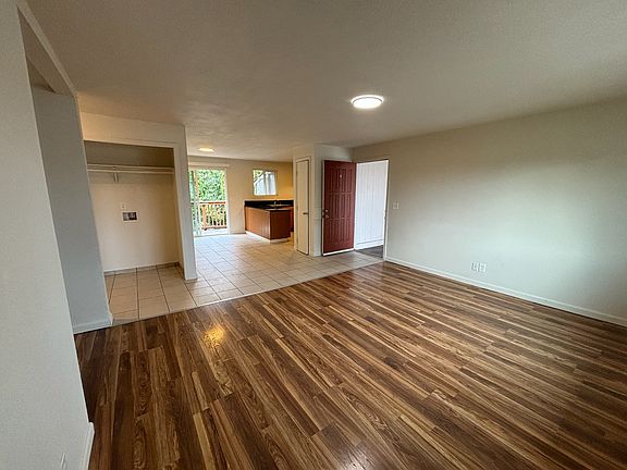 2nd image of 210 Chicago Blvd S APT B