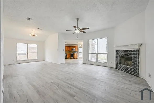 809 Elbe Dr — Photo 3