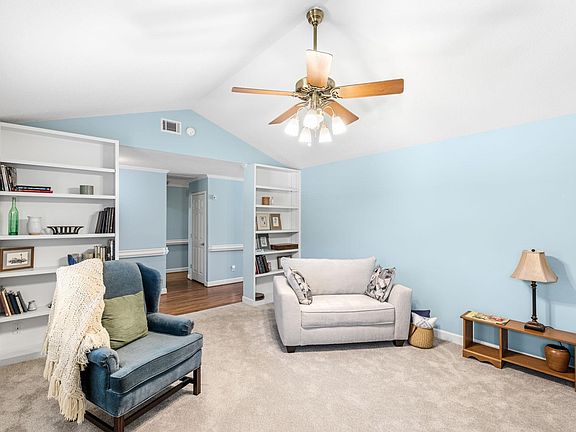 3rd image of 101 Fairoaks Dr