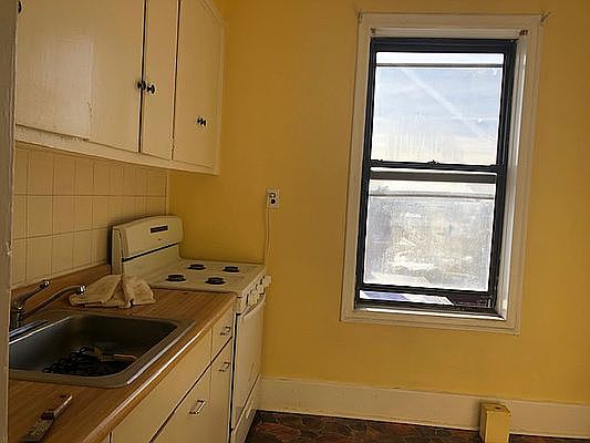 5th image of 3146 45th St APT 3C