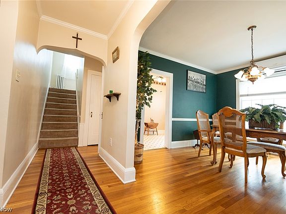 4th image of 444 Greenwood Ave