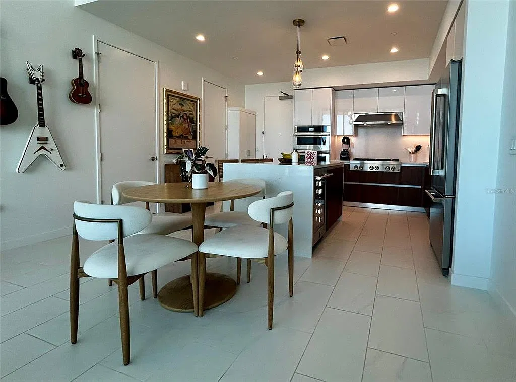 2 bed, 2.5 bath, 1311 sqft, $7,800 — Photo 3