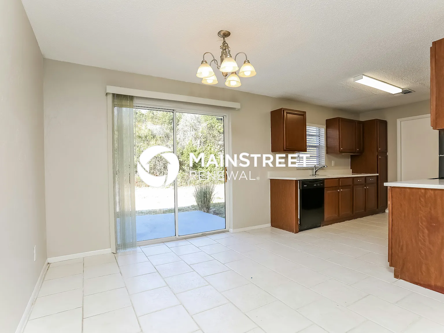 1770 OAK ST — Photo 4