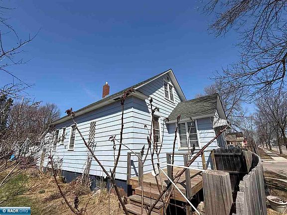 5th image of 702 Broadway St S