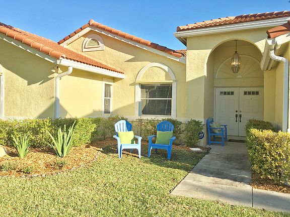 Grand double-door entry