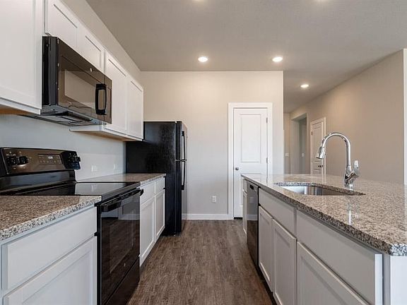 4th image of 20201 Park Strip St #B