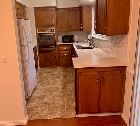 3rd image of 2126 Montrose Ave APT 2