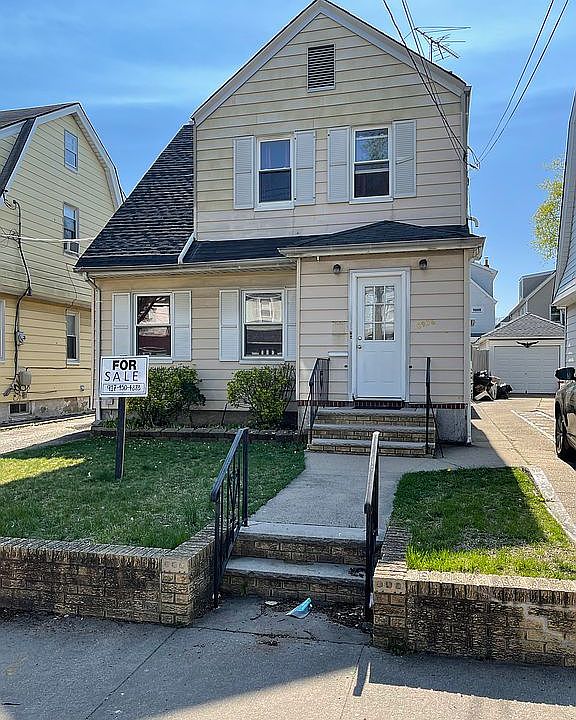 1st image of 8936 205th St
