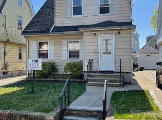 8936 205th St, Hollis, NY 11423