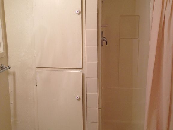 4th image of 185 Academy Ln