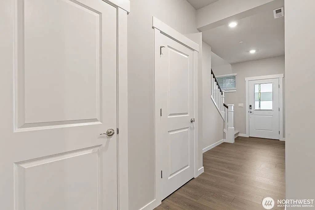 5 bed, 2535 sqft, $3,800 — Photo 2