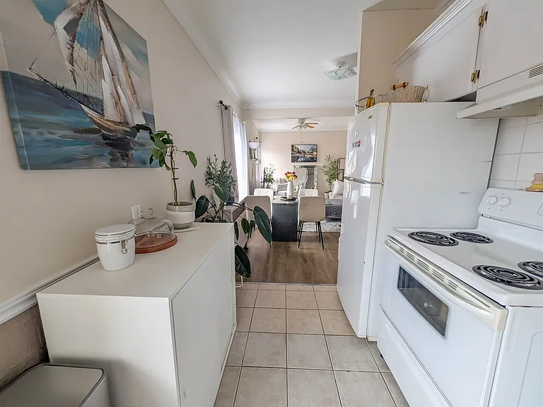 198 Burgar St #4 — Photo 4